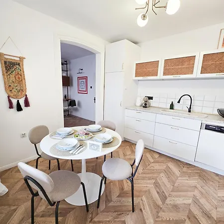 Апартамент Urban Nest Near The Center *